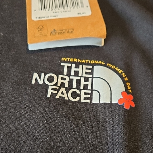 The North Face Womens Black Logo Tee - Picture 4 of 9
